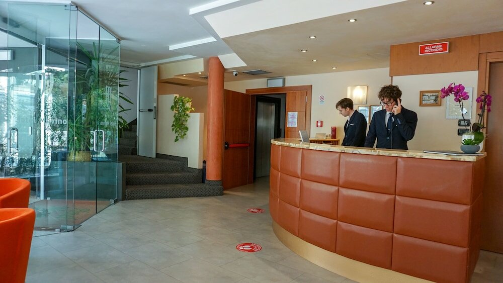 Фото отеля 2