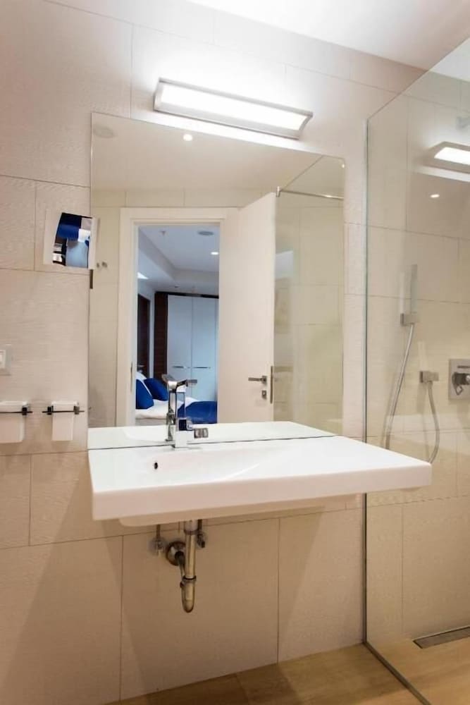 Фото Hotel Tq Plaza