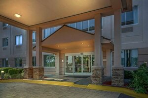 Гостиница Comfort Suites Raleigh Walnut Creek