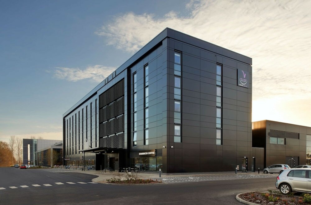 Фото Village Hotel Edinburgh