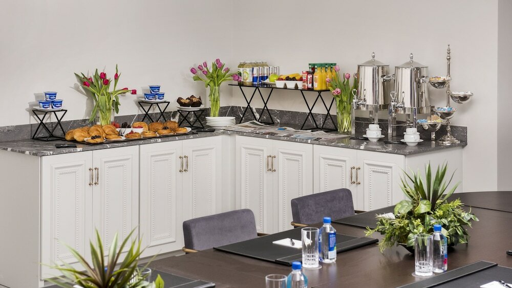 Фото The Ivey's Hotel