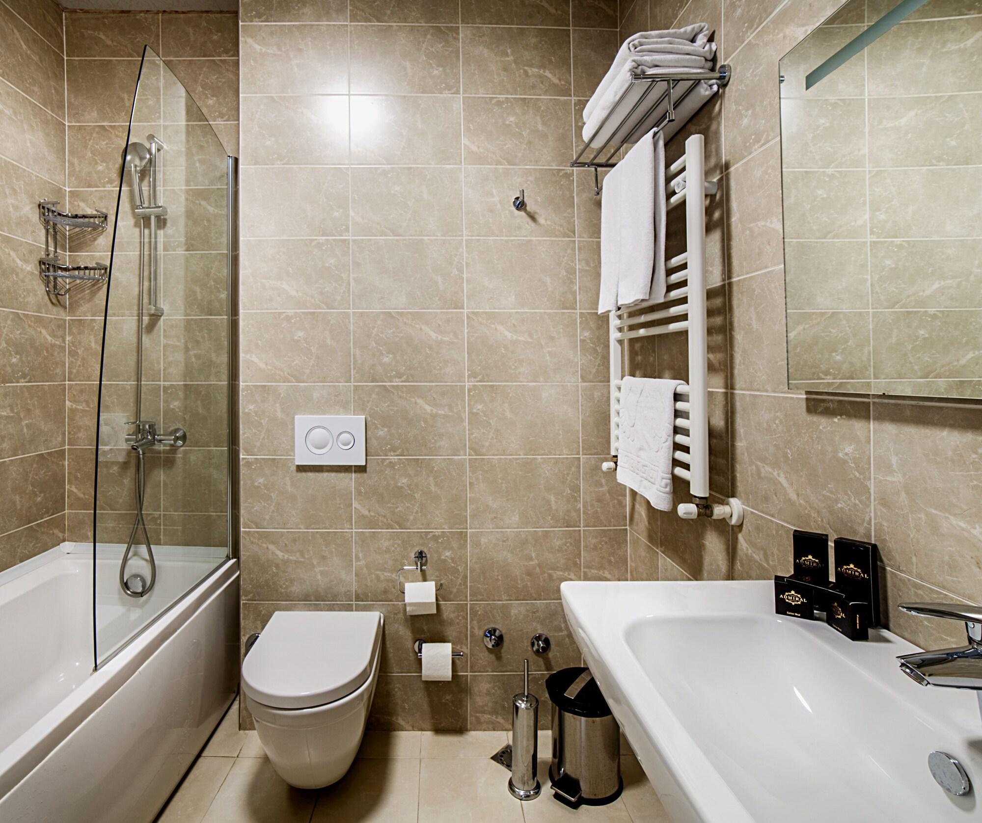 Фото The Admiral Hotel