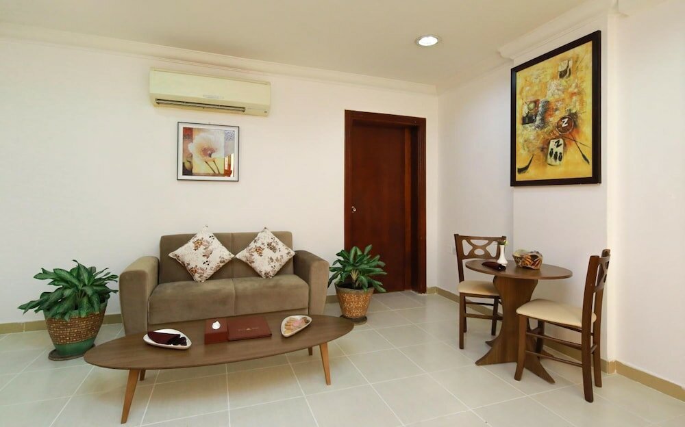 Фото LaVilla Hotel