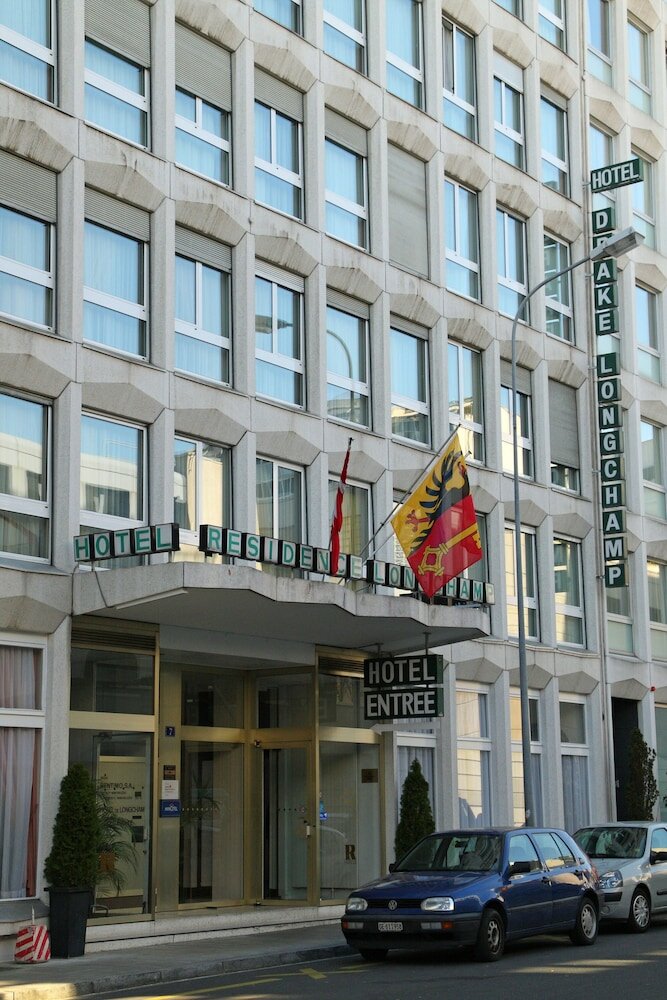 Фото Drake Longchamp