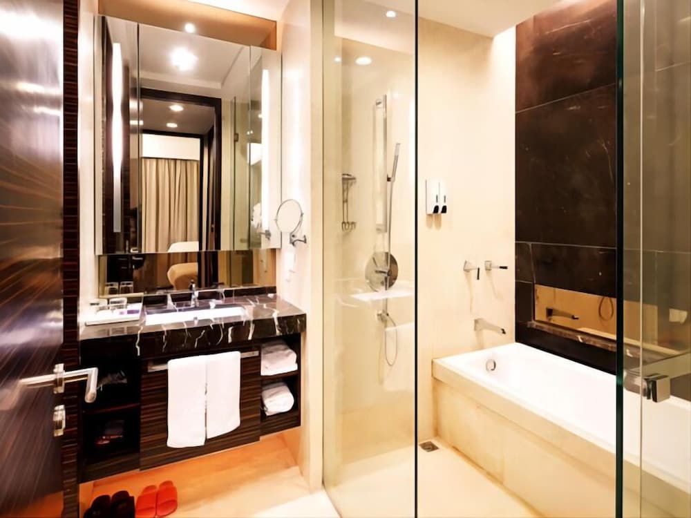 Фото Silin Residence Poly World Trading Center