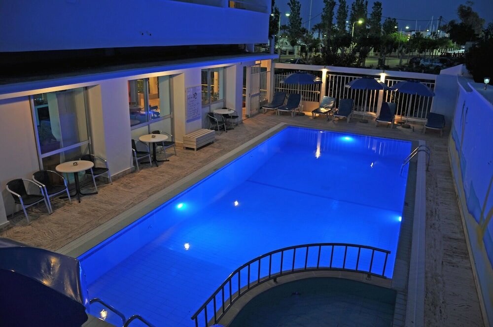 Фото Zephyros Hotel