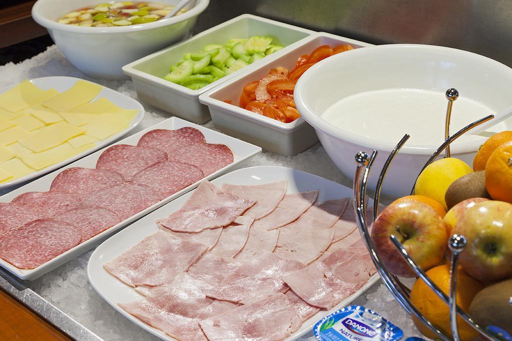 Фото Sky Hotel Goussainville