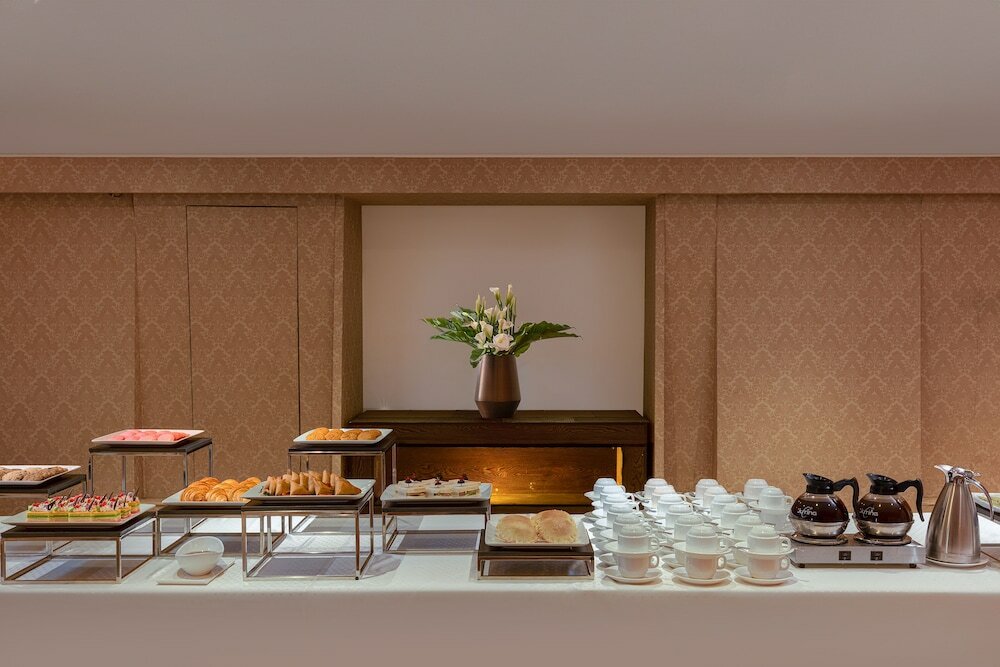 Фото The Golden Ridge Hotel