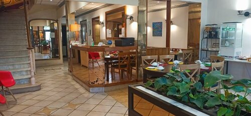 Гостиница Au Nouvel Hotel в Тулоне