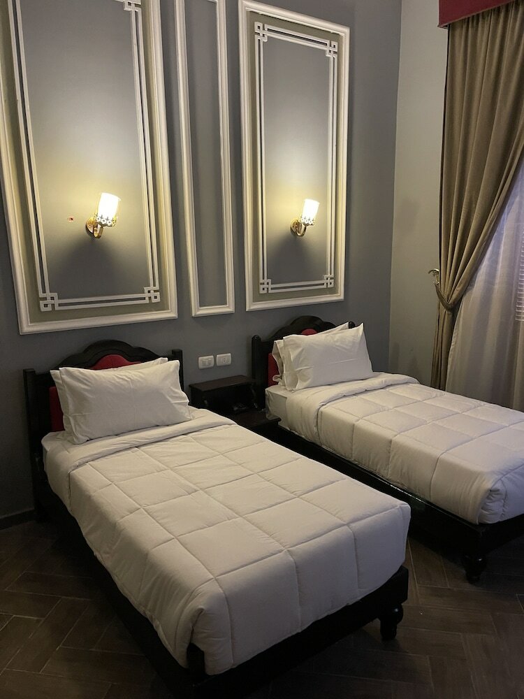 Фото Cosmopolitan Plaza Inn Hotel