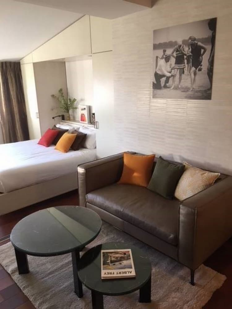 Фото Cannes Centre Univers