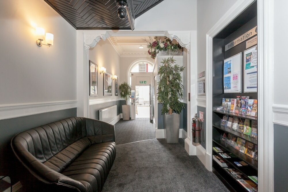 Фото West End Hotel