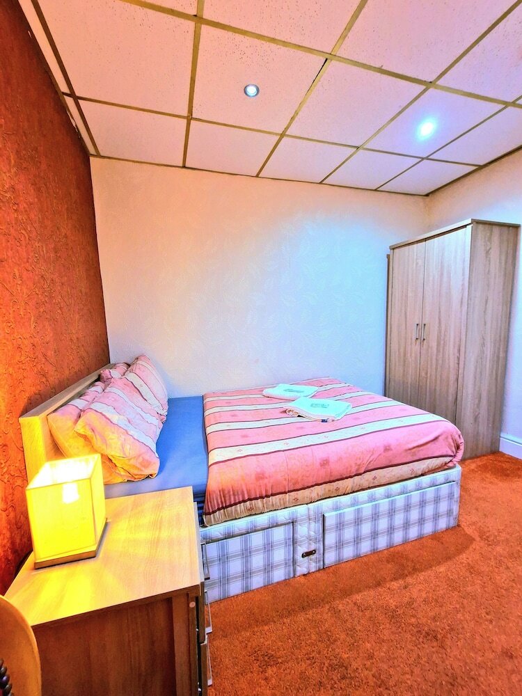 Фото The Albany Hotel