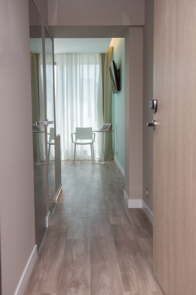 Фото Casual Kubic Athens Hotel