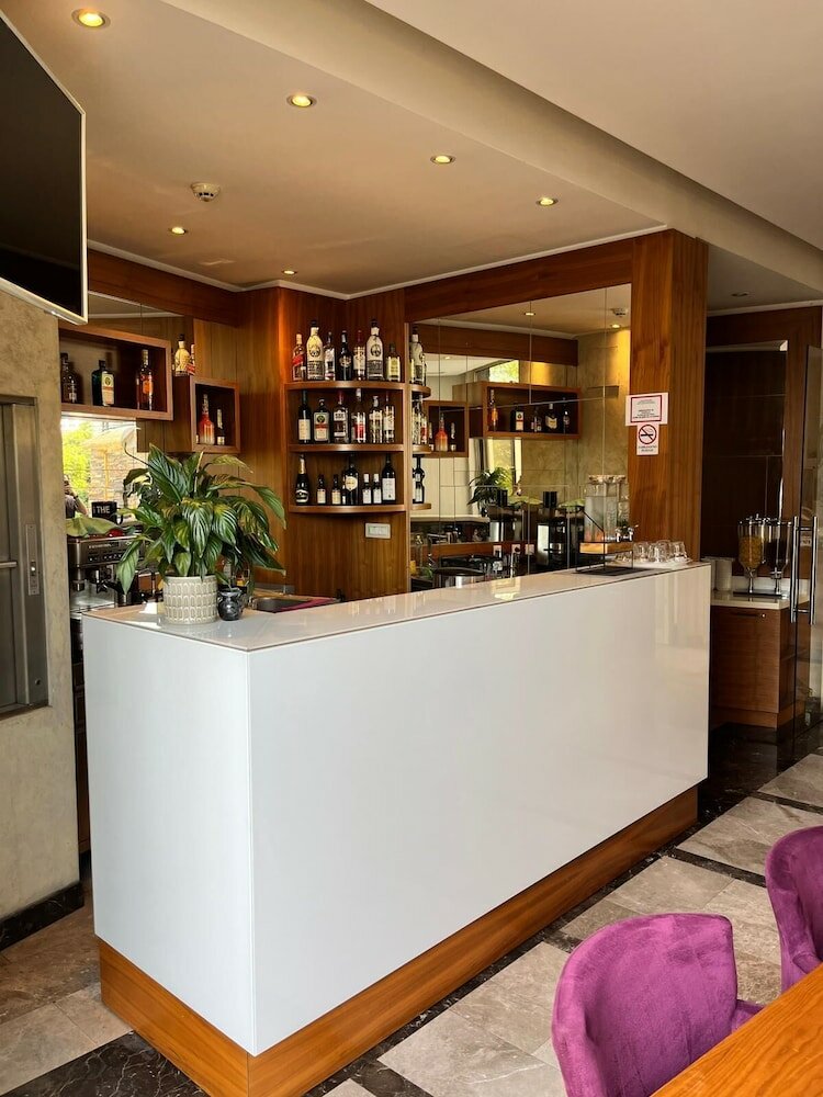 Фото Hotel Atina