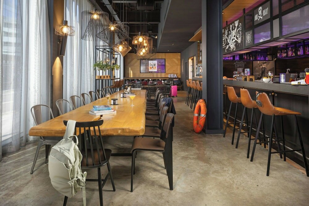 Фото Moxy Southampton