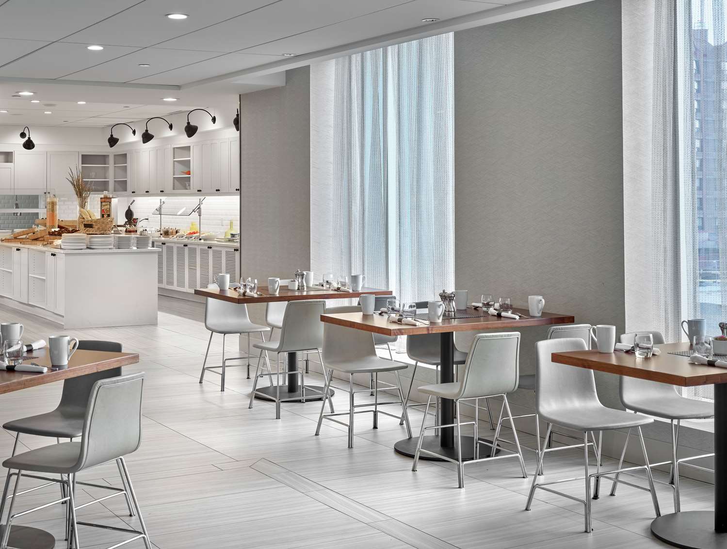 Фото DoubleTree by Hilton Edmonton Downtown