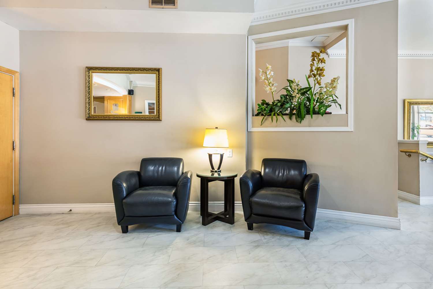 Фото Quality Inn Downtown Inner Harbour