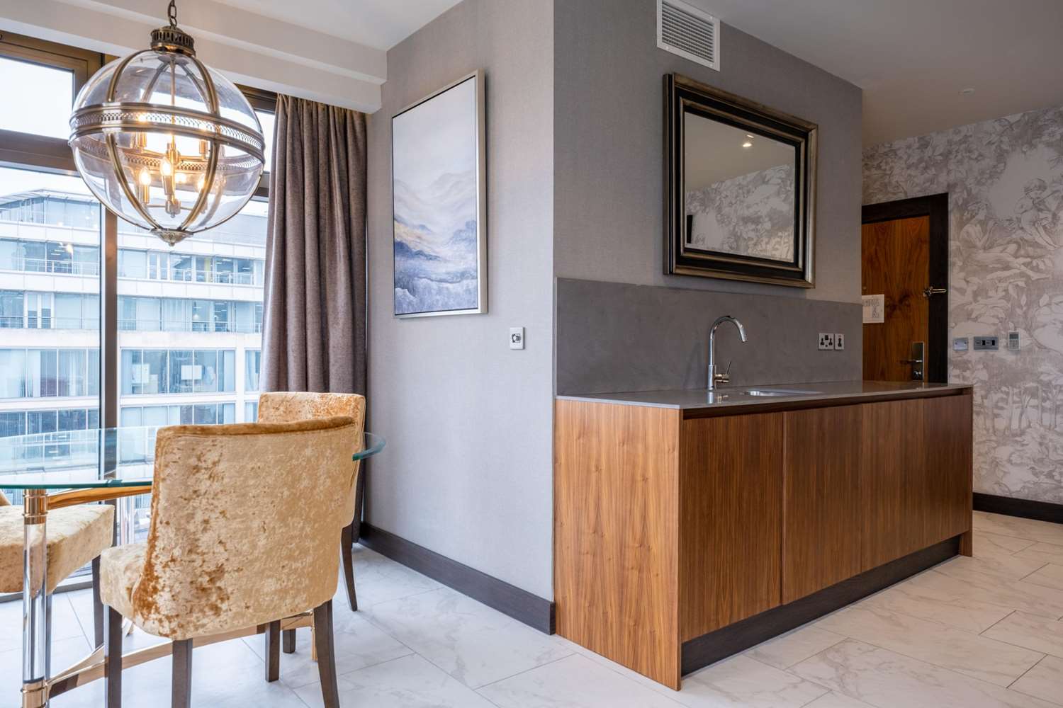 Фото Ten Square Hotel