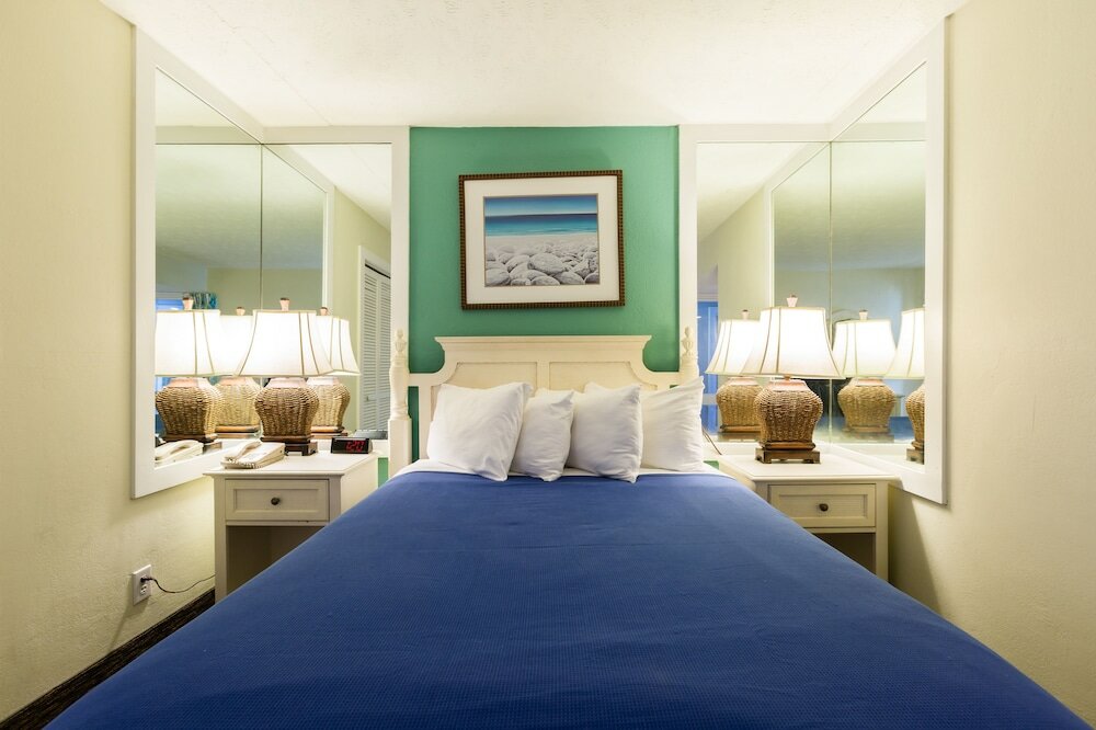 Фото Schooner Beach and Racquet Club by Capital Vacations