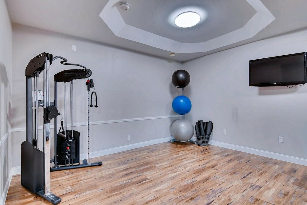 Фото Orangewood Inn & Suites Midtown