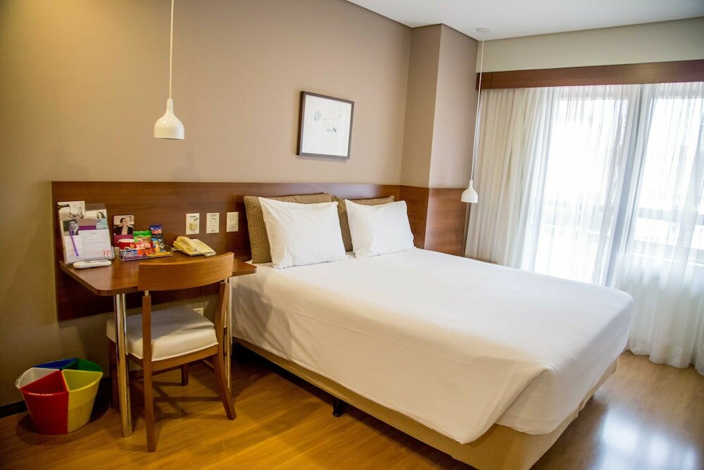 Фото Mercure Curitiba Golden Hotel