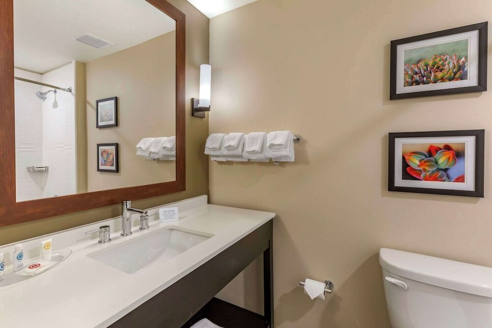 Фото Comfort Suites Albuquerque Airport