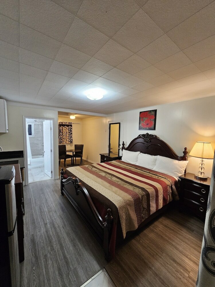 Фото Parkway Motel & European Lodges