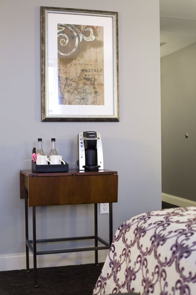 Фото Ambassador Hotel Wichita, Autograph Collection