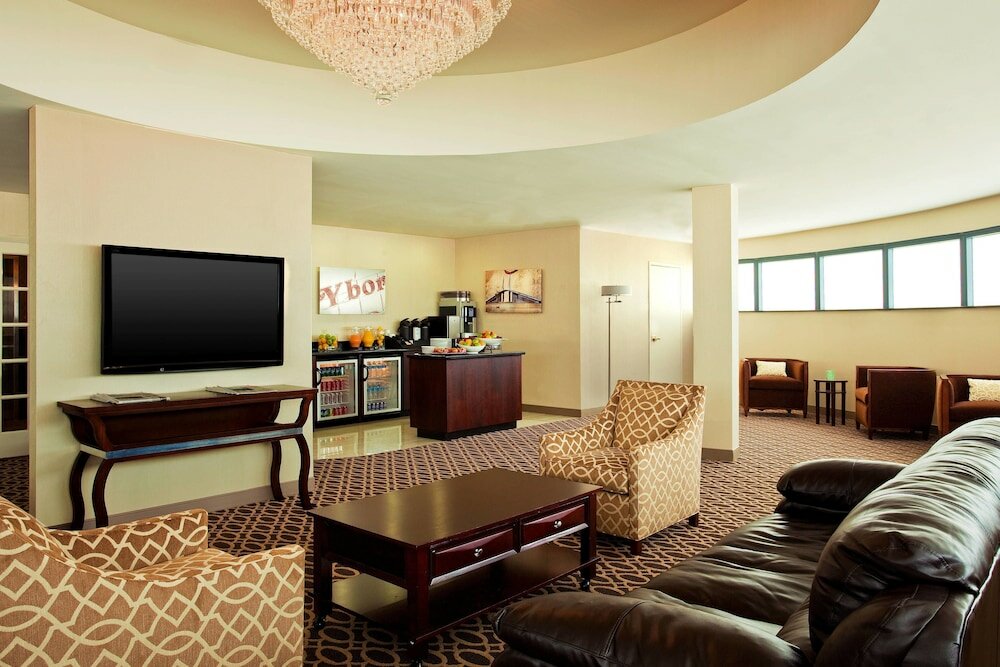 Фото Sheraton Tampa Brandon Hotel