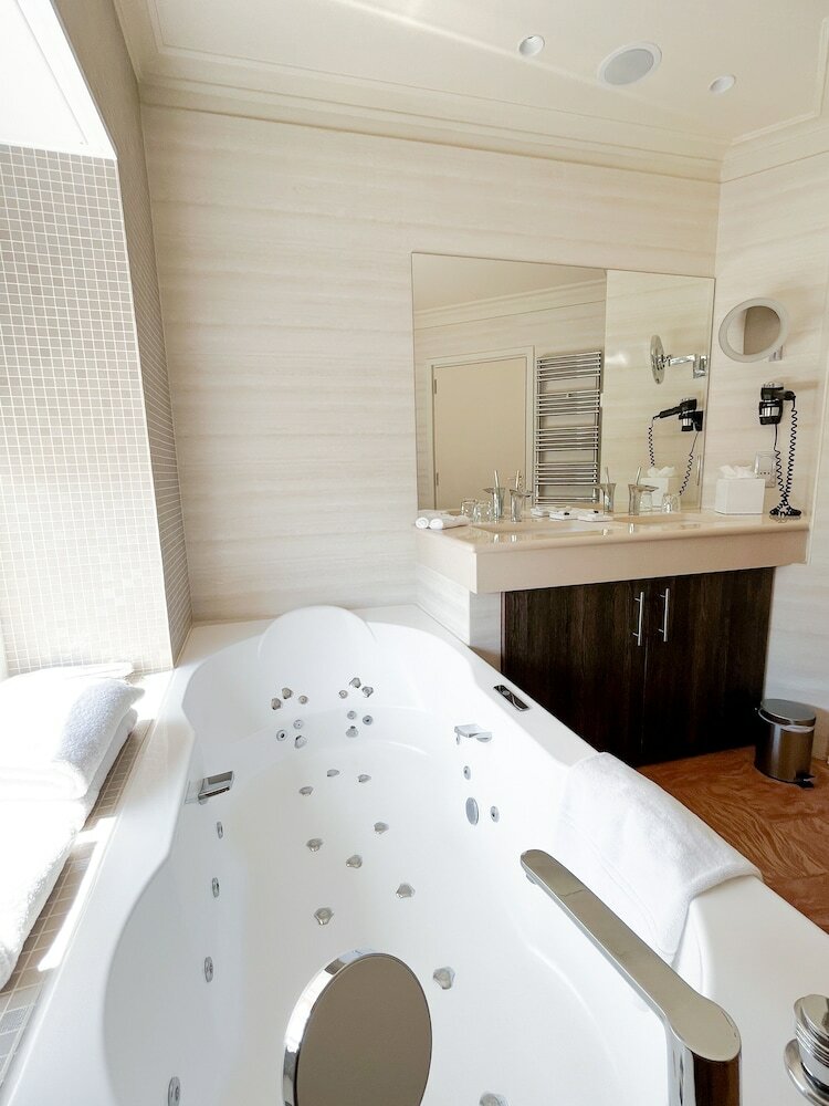 Фото Hôtel La Pérouse Nice