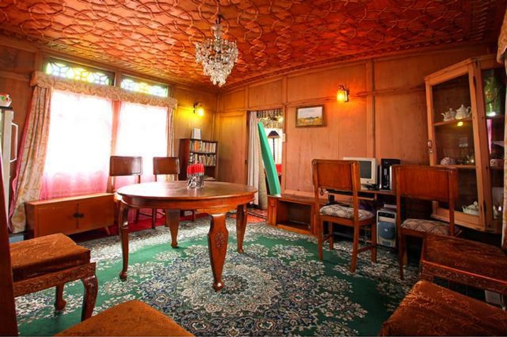 Фото Houseboat Zaindari Palace