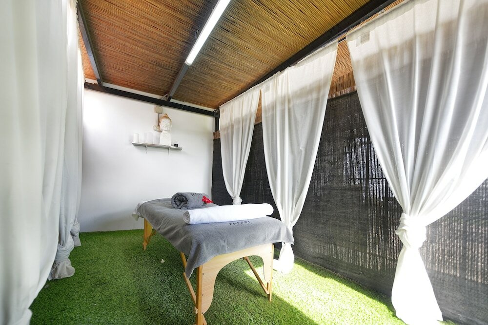 Фото Vista Bonita Gay & Lesbian only Resort