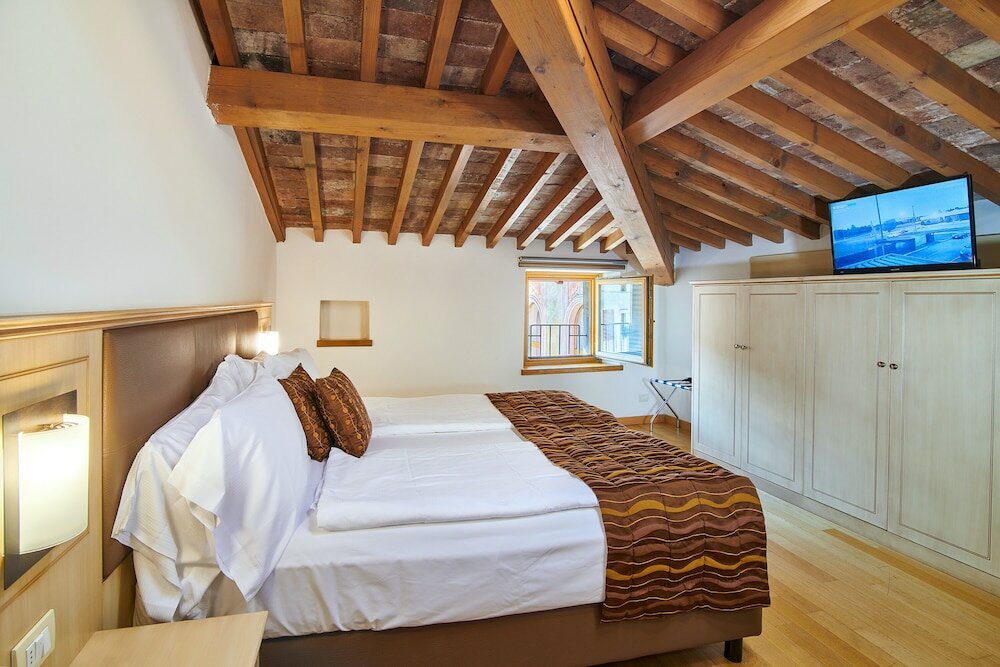 Фото Hotel Portici Romantik & Wellness