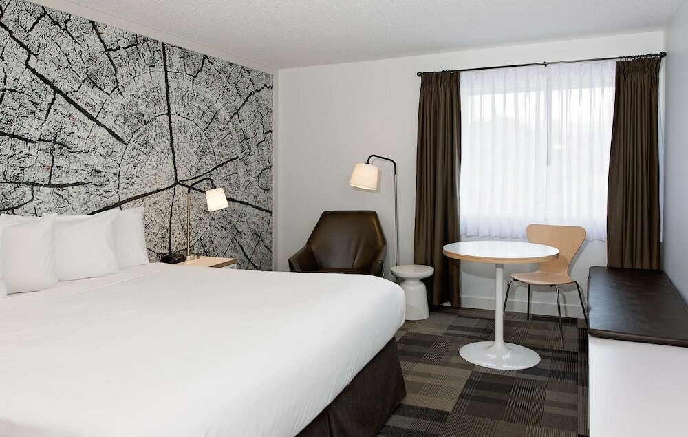 Фото Coast Canmore Hotel & Conference Centre