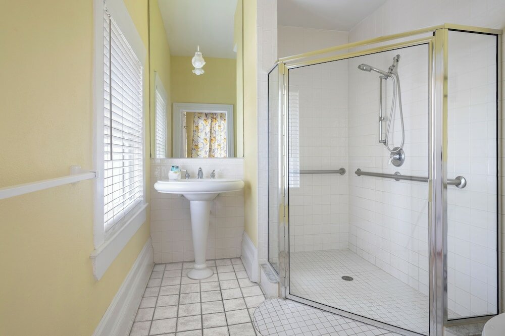 Фото Weatherstation Inn