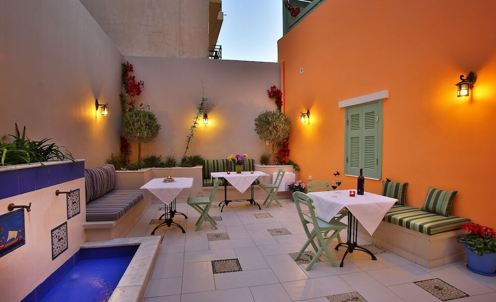 Фото Efchi Suites 1904