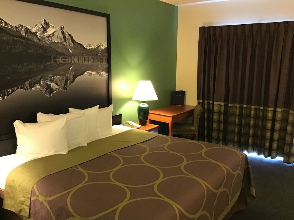 Фото Super 8 by Wyndham Salmon