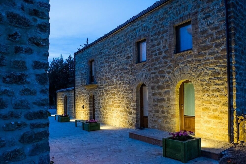 Фото La Quercia e l'Asino