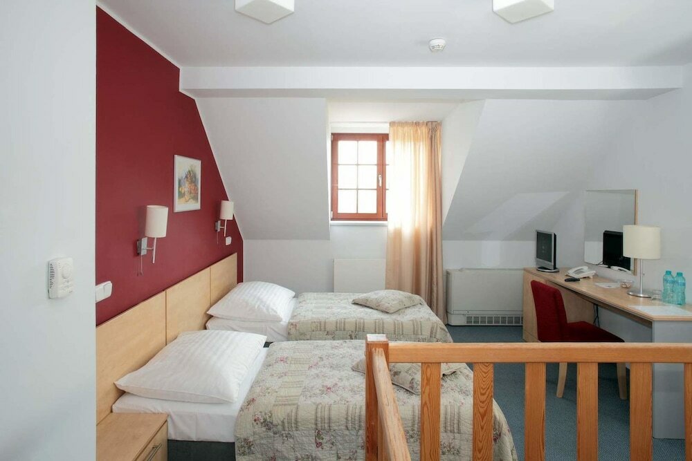 Фото Hotel Chvalska Tvrz