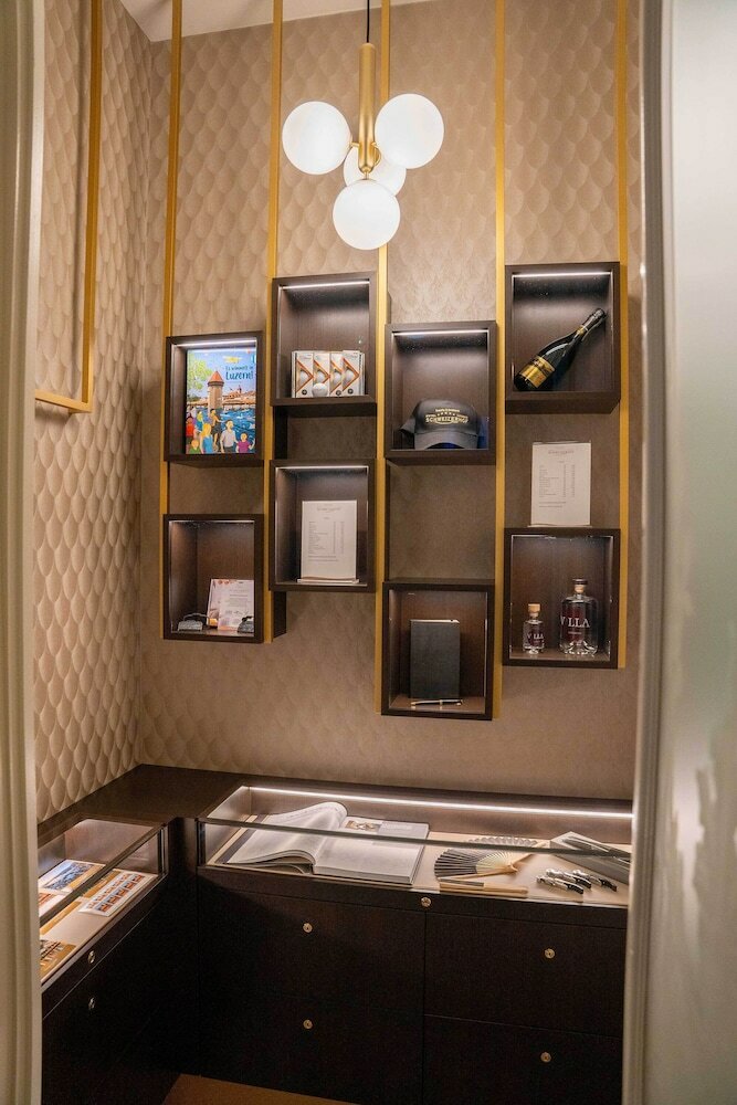 Фото Hotel Schweizerhof Luzern