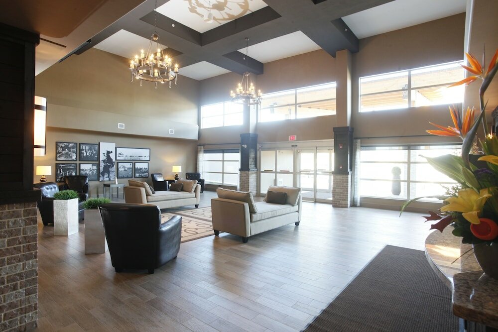 Фото Pomeroy Inn & Suites at Olds