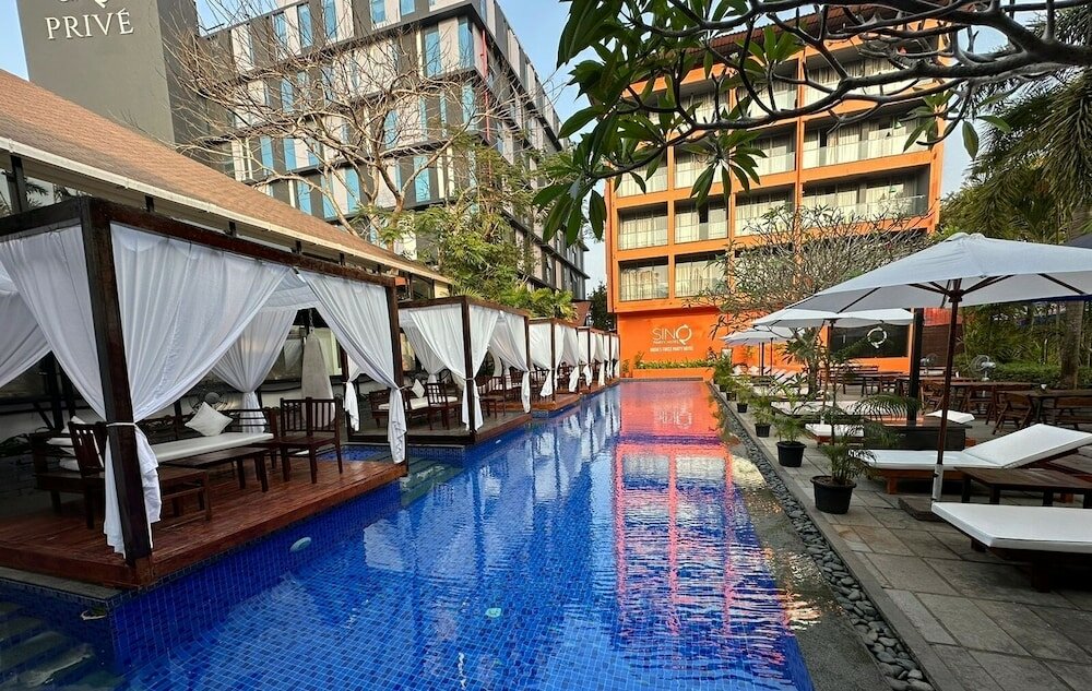 Фото SinQ Party Hotel