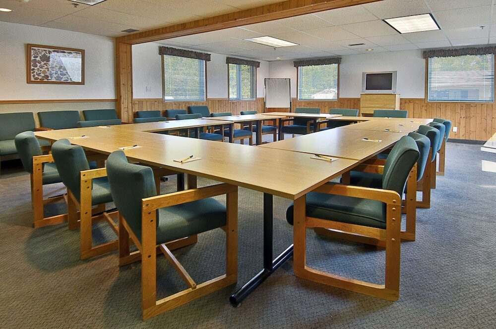 Фото Super 8 by Wyndham Kenora