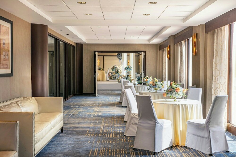 Фото Sheraton LaGuardia East Hotel