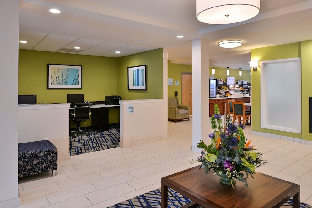 Фото Holiday Inn Express & Suites West Ocean City, an Ihg Hotel