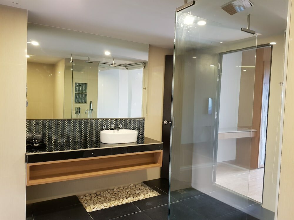 Фото The Vista Hotel