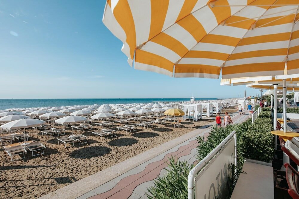 Фото Hotel Capitol