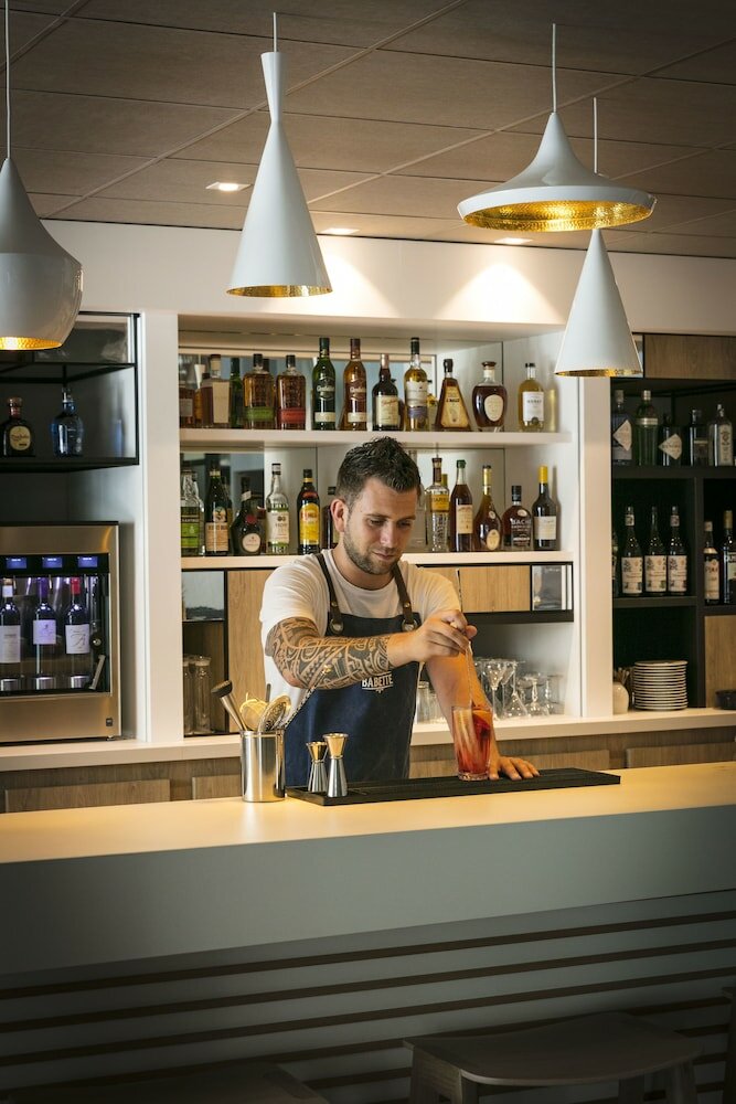 Фото Hilton Garden Inn Bordeaux Centre