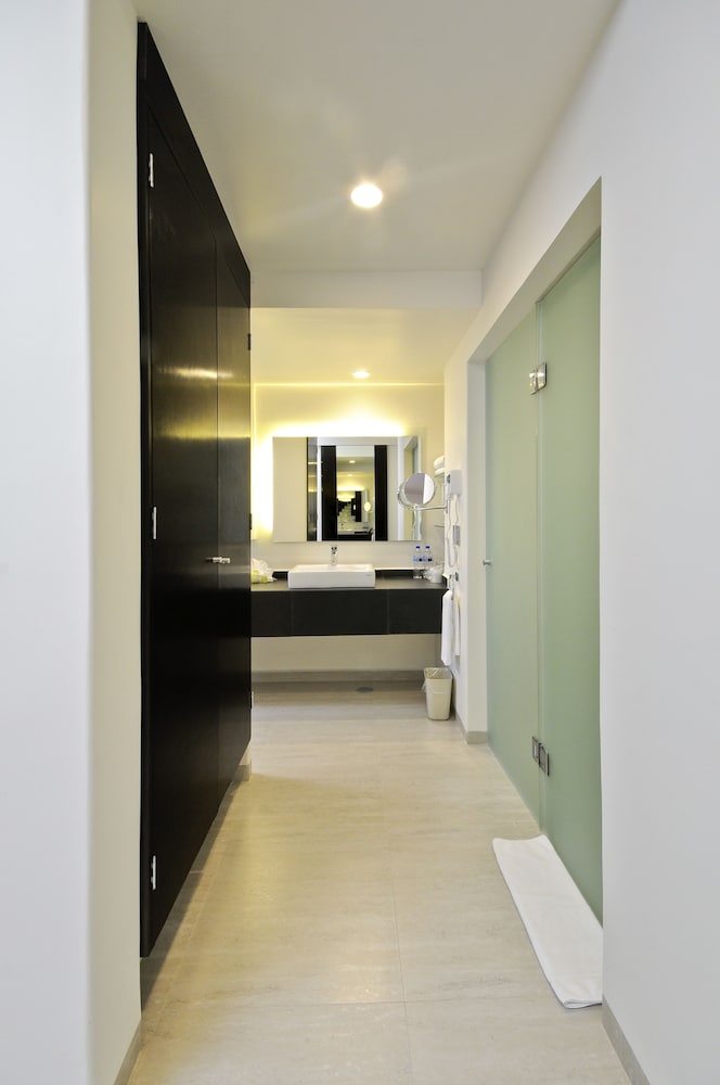 Фото Holiday Inn Mexico Dali Airport, an Ihg Hotel